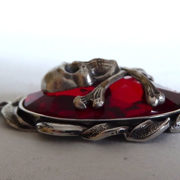 NEW SKULL CROSSBONES BLOOD RED JEWEL PENDANT W/ SILVER 20” CHAIN GOTHIC - Picture 8 of 16